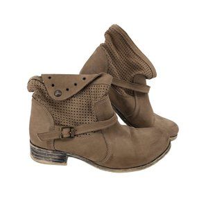 Tribal Beige Leather Ankle Boots | EU Size 38